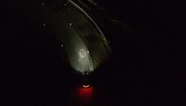 Illuminazione notturna: da Ford un'innovativa tecnologia in grado di migliorare l'attenzione alla guida