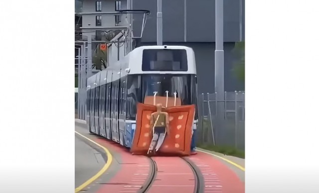 airbag salva pedoni per i tram: eseguiti i primi crash-test